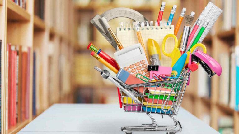 carrito-de-compras-con-utiles-escolares-dentro-768x433