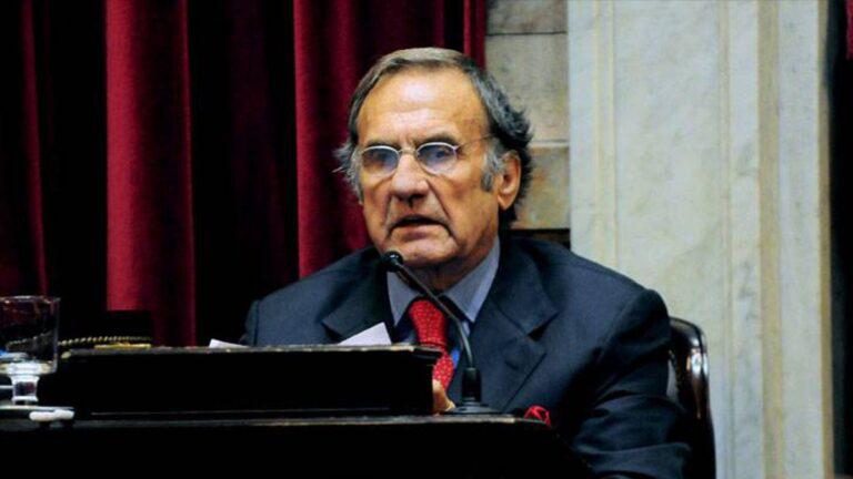 el-senador-y-ex-gobernador-carlos-reutemann-se-sometio-estudios-medicos-ya-programados-segun-trascendio-768x432 (1)