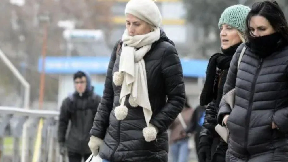 clima-frio-buenos-aires-personas-abrigadas.jpg