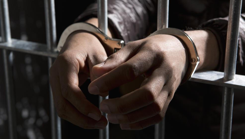 detenido-esposas-aprehendido