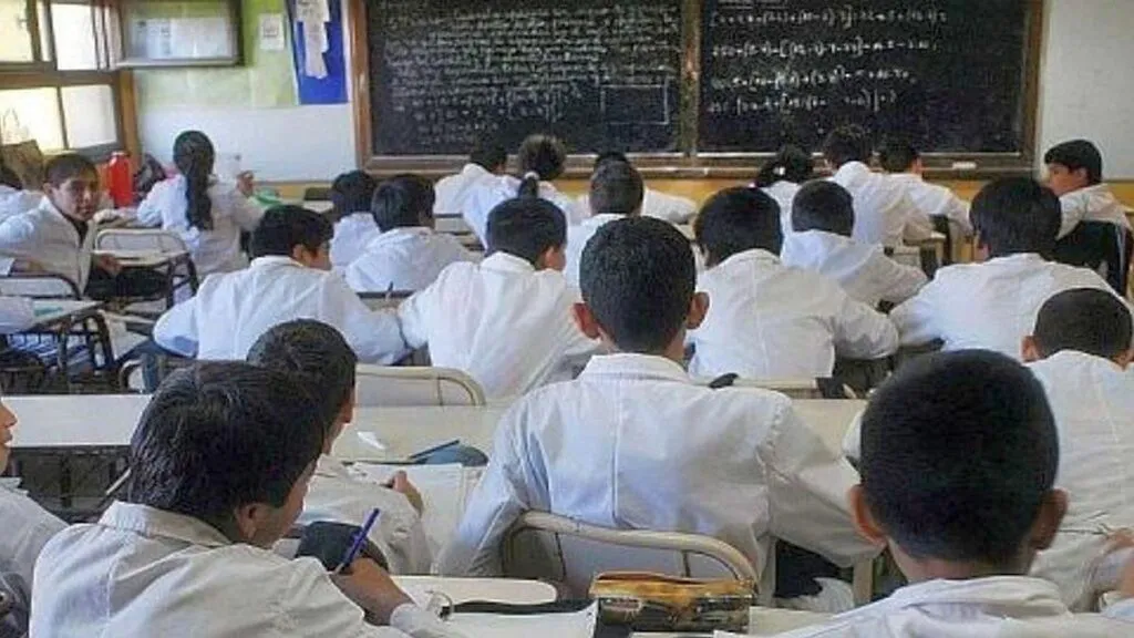 alumnos-estudiantes-escuela-educ-1024x576