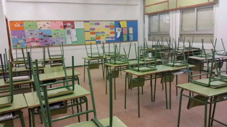 12-escuelas-paro-4c-scaled-1-768x432