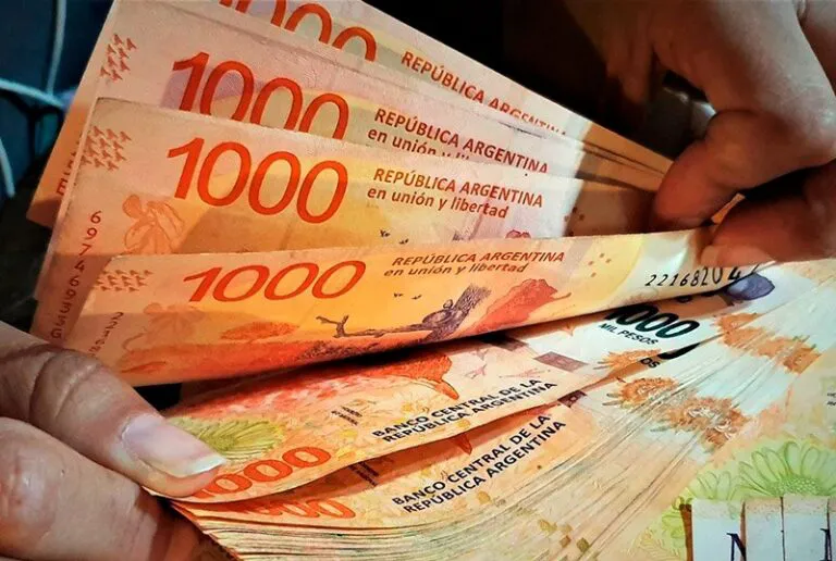 Dinero-Sueldos1-768x516