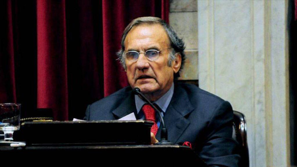 el-senador-y-ex-gobernador-carlos-reutemann-se-sometio-estudios-medicos-ya-programados-segun-trascendio-1024x576